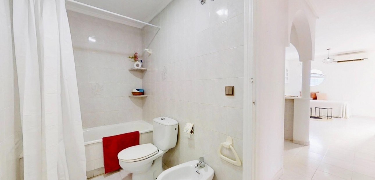 Venta - Apartamento / piso -
Punta Prima