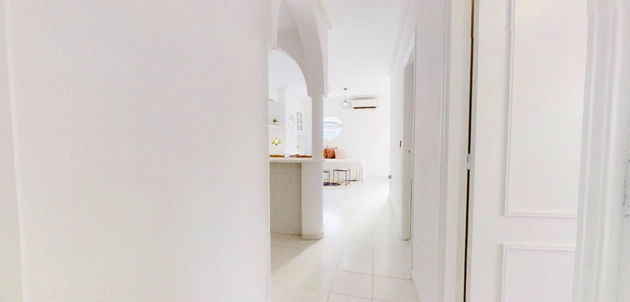 Venta - Apartamento / piso -
Punta Prima