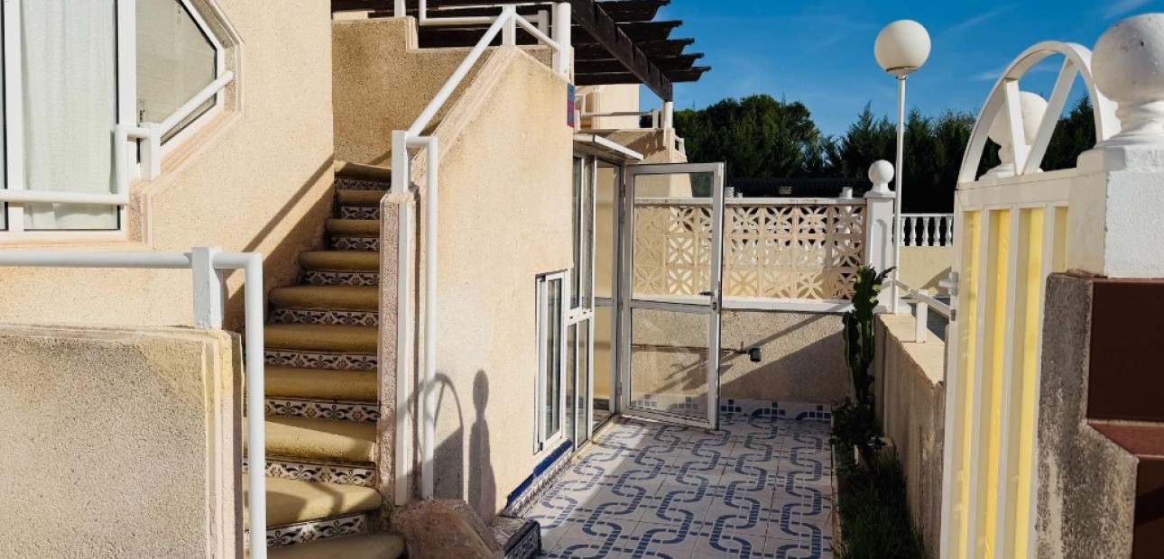 Venta - Apartamento / piso -
Punta Prima