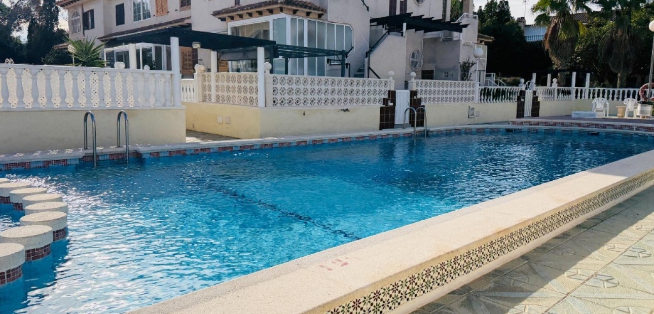 Venta - Apartamento / piso -
Punta Prima