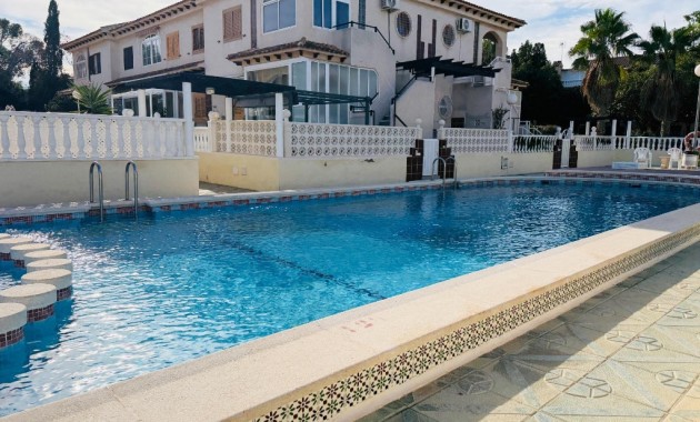 Venta - Apartamento / piso -
Punta Prima