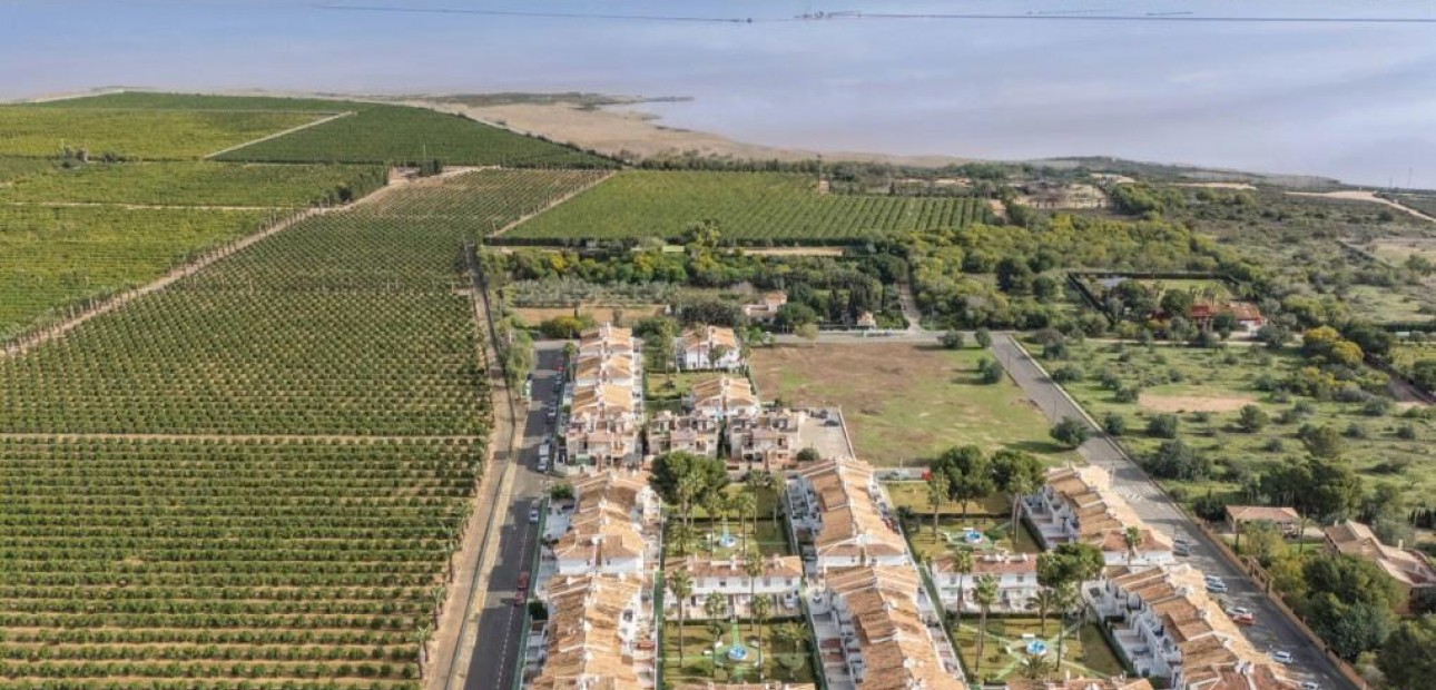 Herverkoop - Appartement / flat -
Torrevieja - Lago jardin