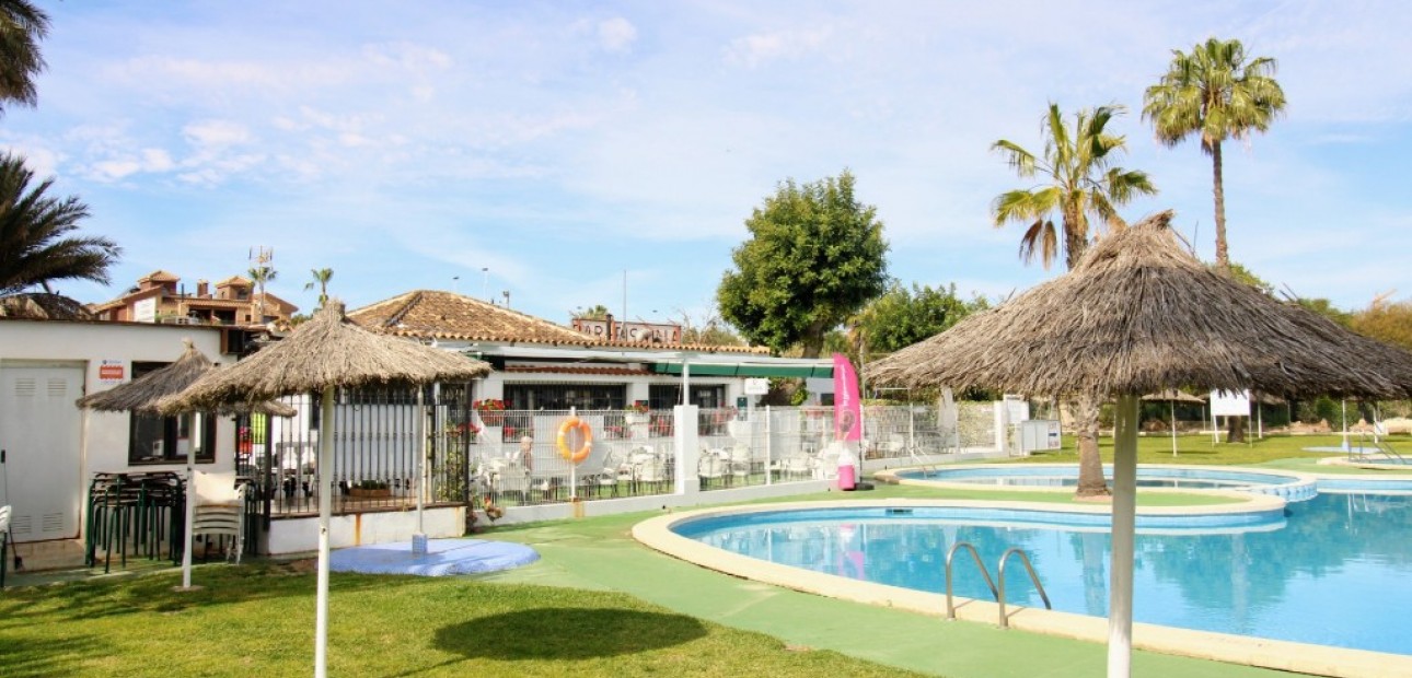 Herverkoop - Appartement / flat -
Torrevieja - Lago jardin