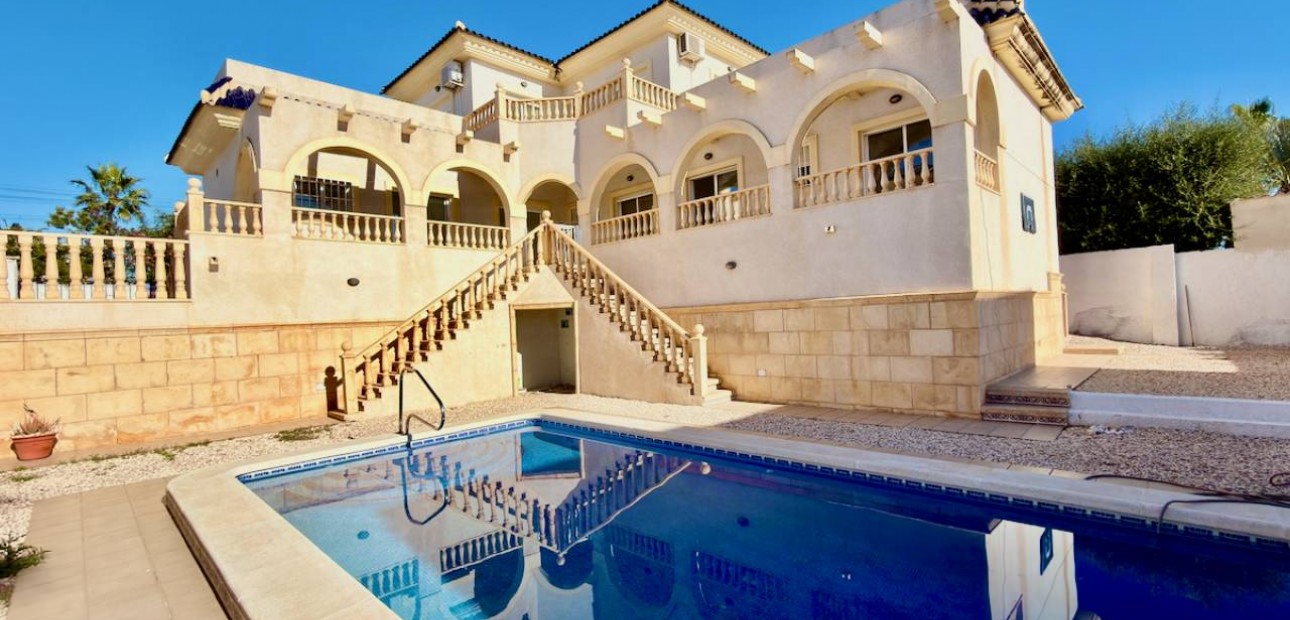 Sale - Villa -
Ciudad Quesada