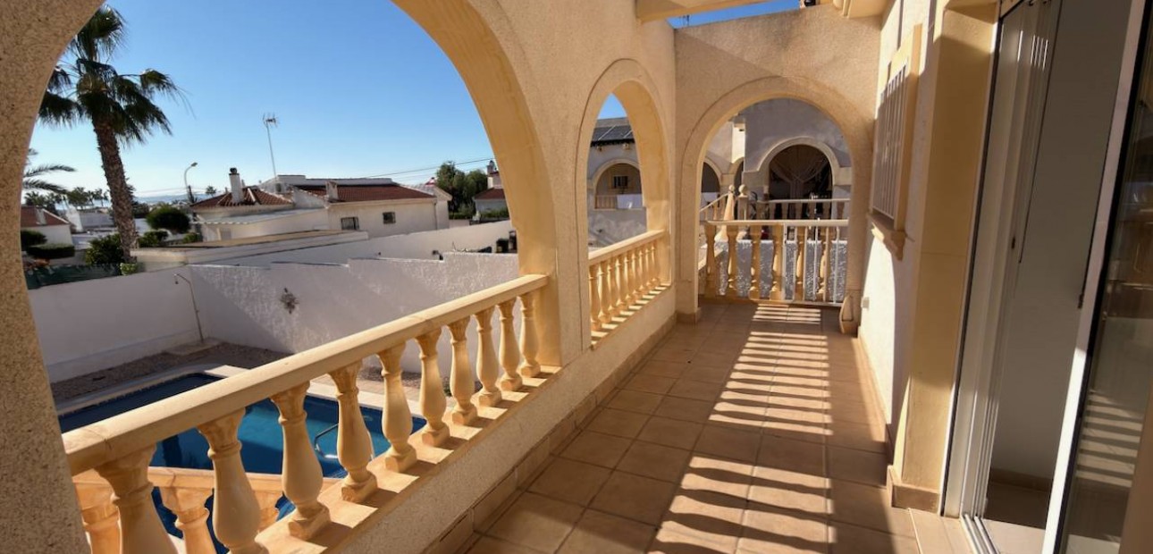 Sale - Villa -
Ciudad Quesada