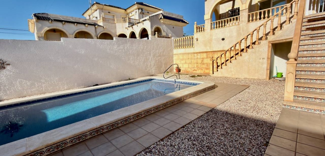 Sale - Villa -
Ciudad Quesada