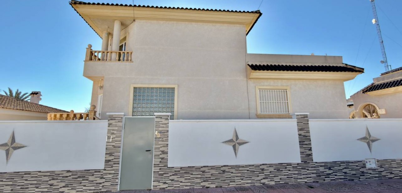 Sale - Villa -
Ciudad Quesada