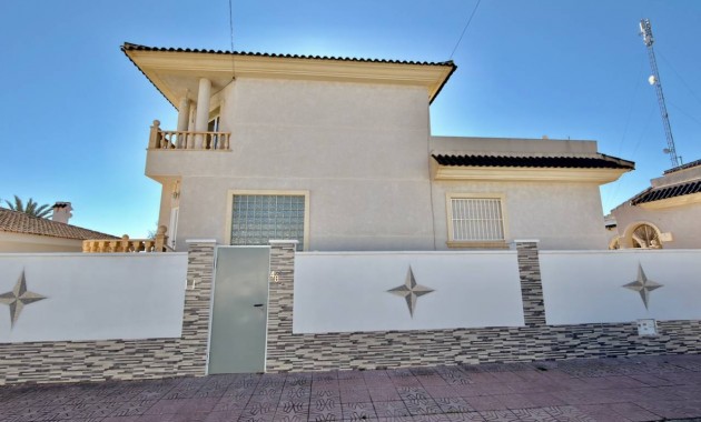 Sale - Villa -
Ciudad Quesada