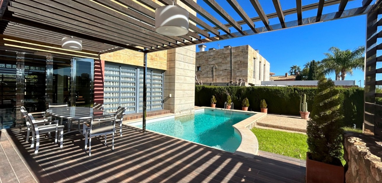 Venta - Detached Villa -
Orihuela Costa - Dehesa de Campoamor