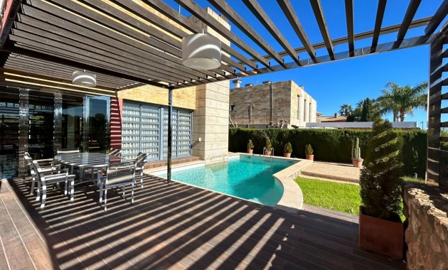 Venta - Detached Villa -
Orihuela Costa - Dehesa de Campoamor