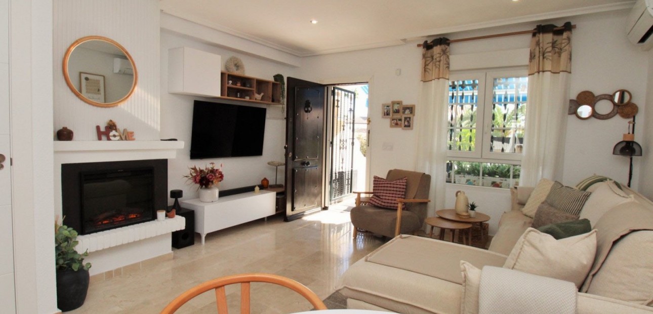 Herverkoop - 2. Town house -
Orihuela Costa - Villamartín