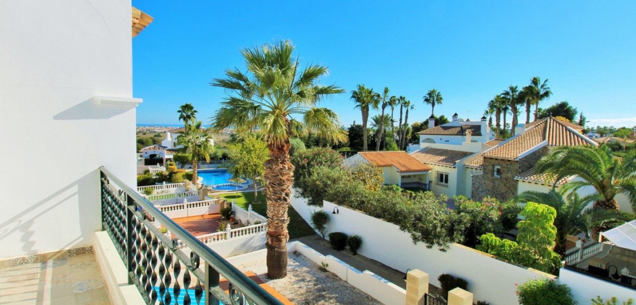 Herverkoop - 2. Town house -
Orihuela Costa - Villamartín