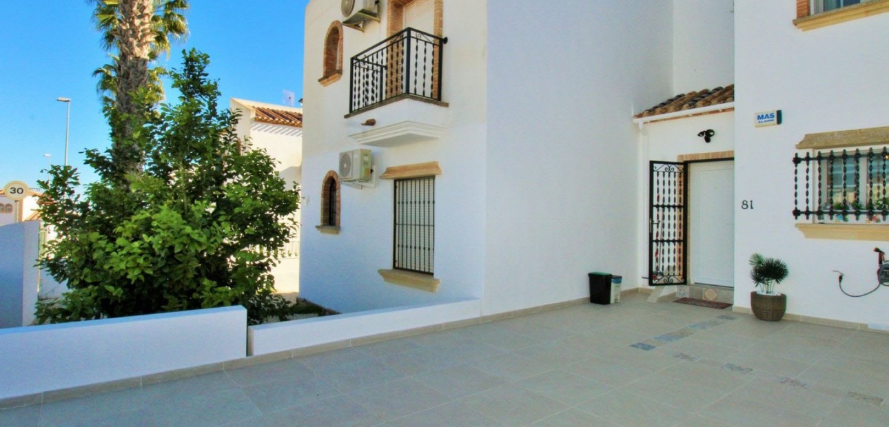 Herverkoop - 2. Town house -
Orihuela Costa - Villamartín
