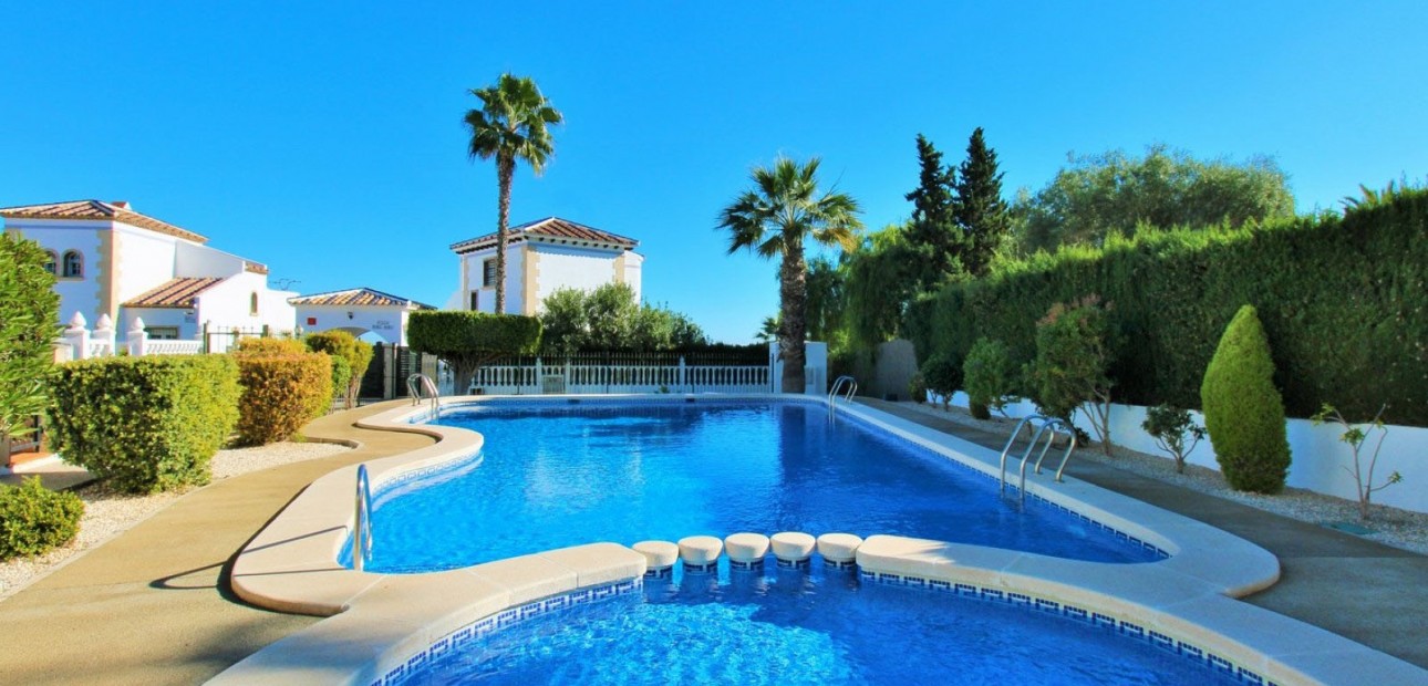 Herverkoop - 2. Town house -
Orihuela Costa - Villamartín