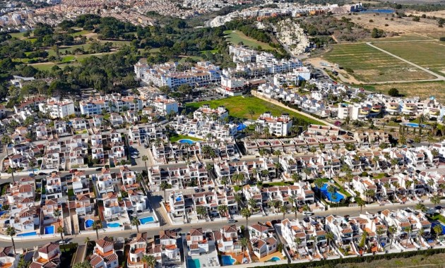 Herverkoop - 2. Town house -
Orihuela Costa - Villamartín