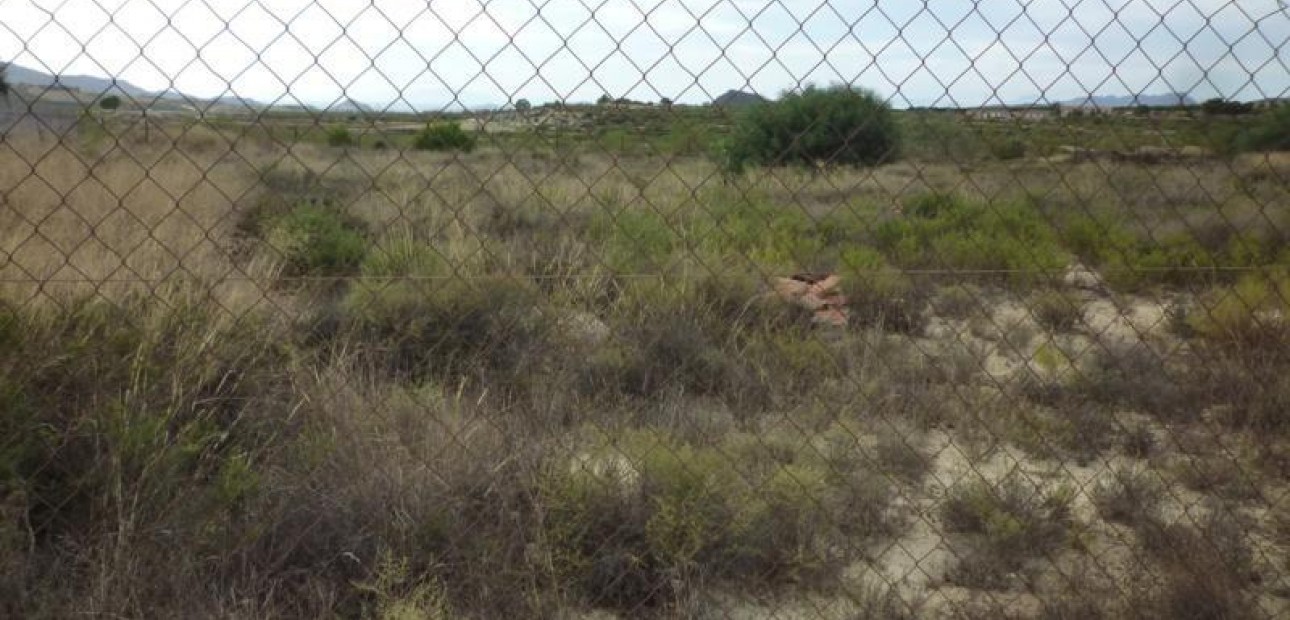 Herverkoop - Country House -
Orihuela - Desamparados-Hurchillo-Torremendo