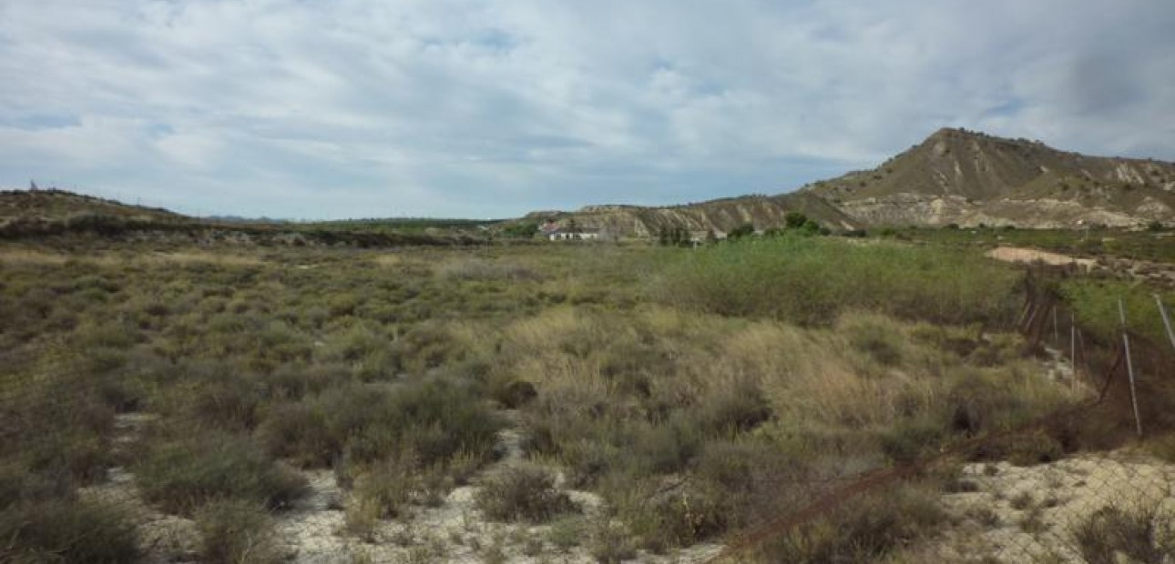 Herverkoop - Country House -
Orihuela - Desamparados-Hurchillo-Torremendo