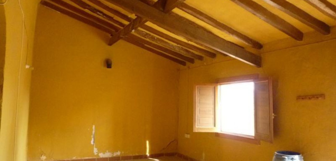 Herverkoop - Country House -
Orihuela - Desamparados-Hurchillo-Torremendo
