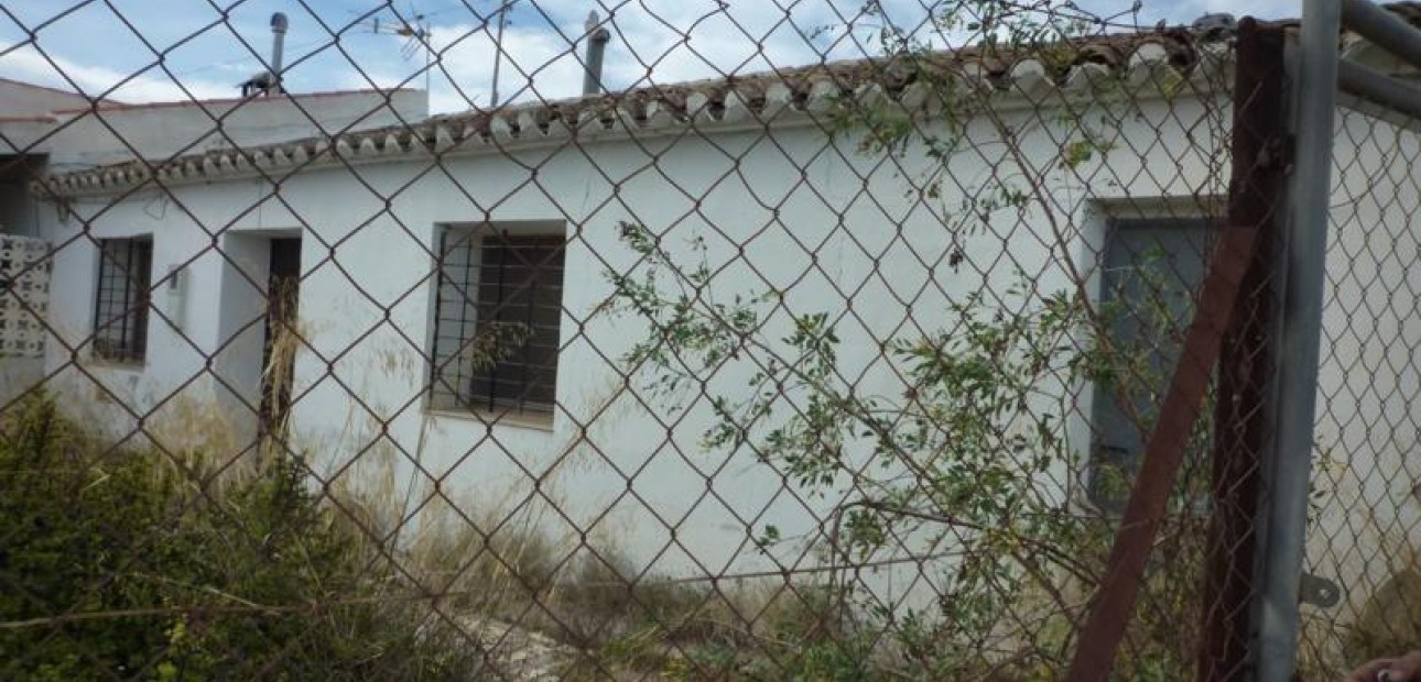 Herverkoop - Country House -
Orihuela - Desamparados-Hurchillo-Torremendo