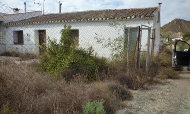 Herverkoop - Country House -
Orihuela - Desamparados-Hurchillo-Torremendo