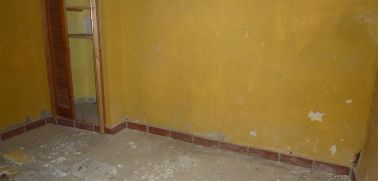 Herverkoop - Country House -
Orihuela - Desamparados-Hurchillo-Torremendo