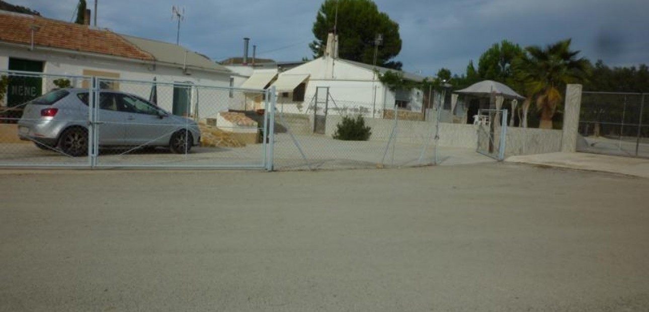 Herverkoop - Country House -
Orihuela - Desamparados-Hurchillo-Torremendo