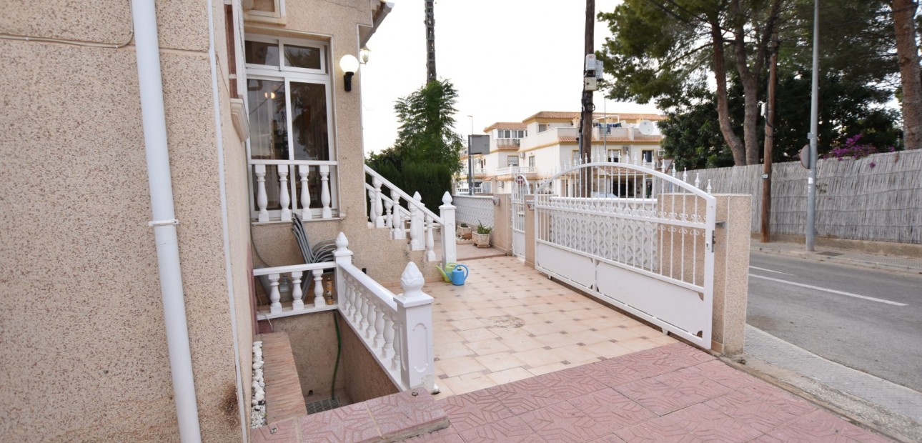 Herverkoop - Detached Villa -
Algorfa - Montemar