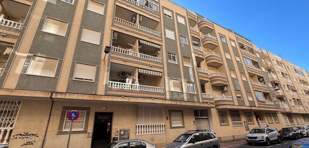 Sale - Apartment / flat -
Torrevieja - torrevieja