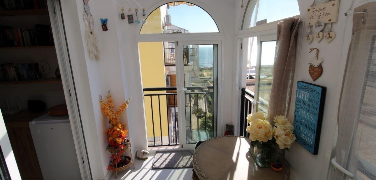 Sale - Apartment / flat -
Torrevieja - La veleta
