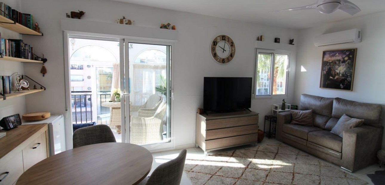 Sale - Apartment / flat -
Torrevieja - La veleta