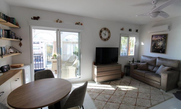 Sale - Apartment / flat -
Torrevieja - La veleta