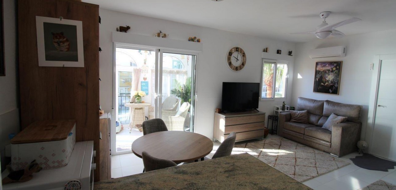 Sale - Apartment / flat -
Torrevieja - La veleta