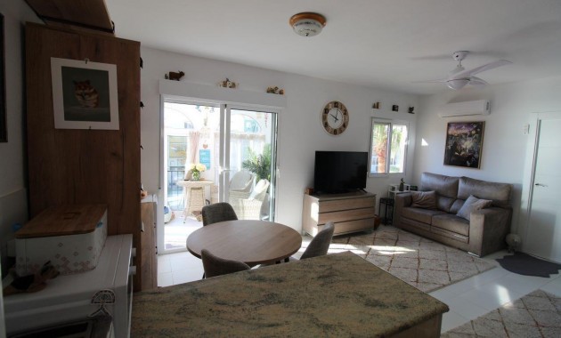 Sale - Apartment / flat -
Torrevieja - La veleta