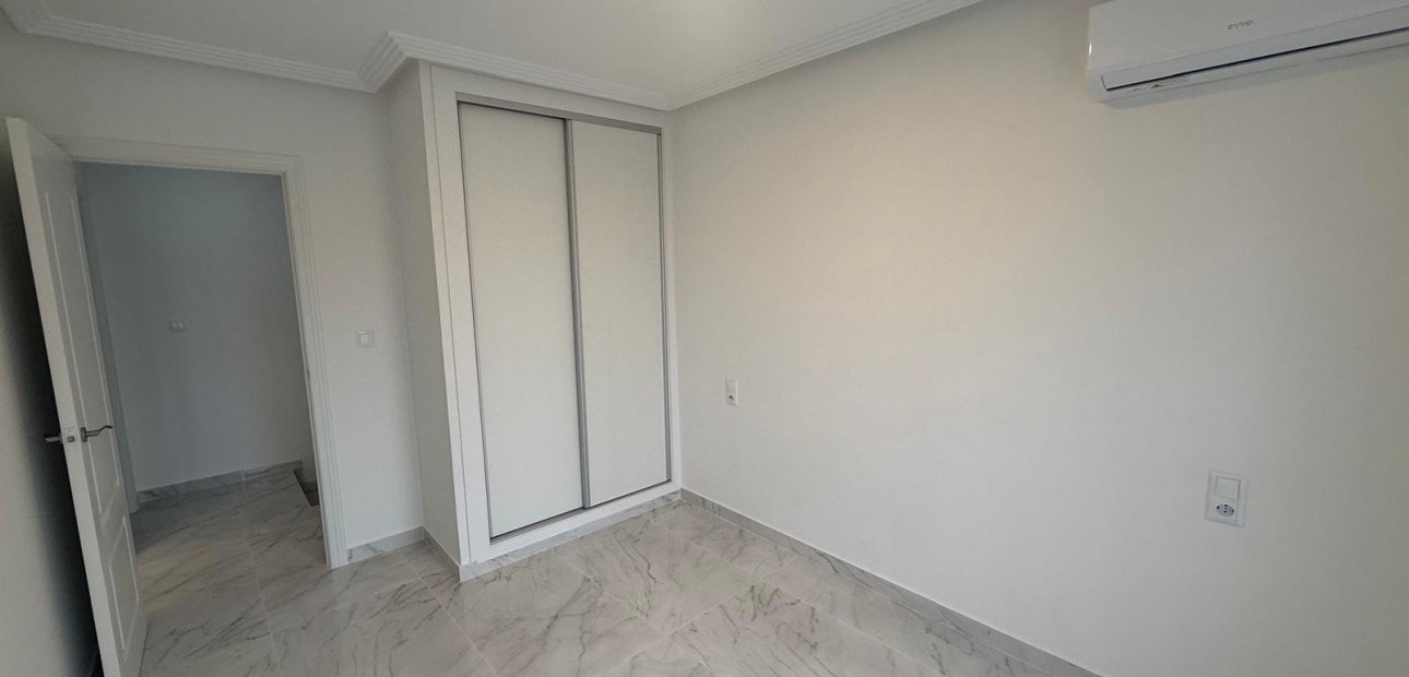 Herverkoop - duplex -
Torrevieja - Aguas Nuevas