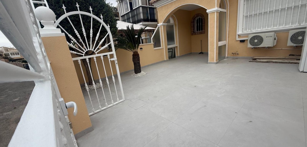 Herverkoop - duplex -
Torrevieja - Aguas Nuevas