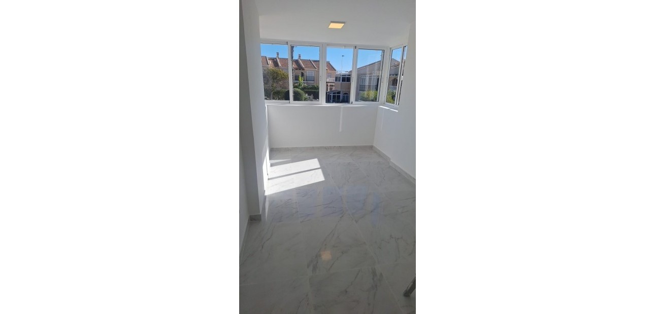 Herverkoop - duplex -
Torrevieja - Aguas Nuevas