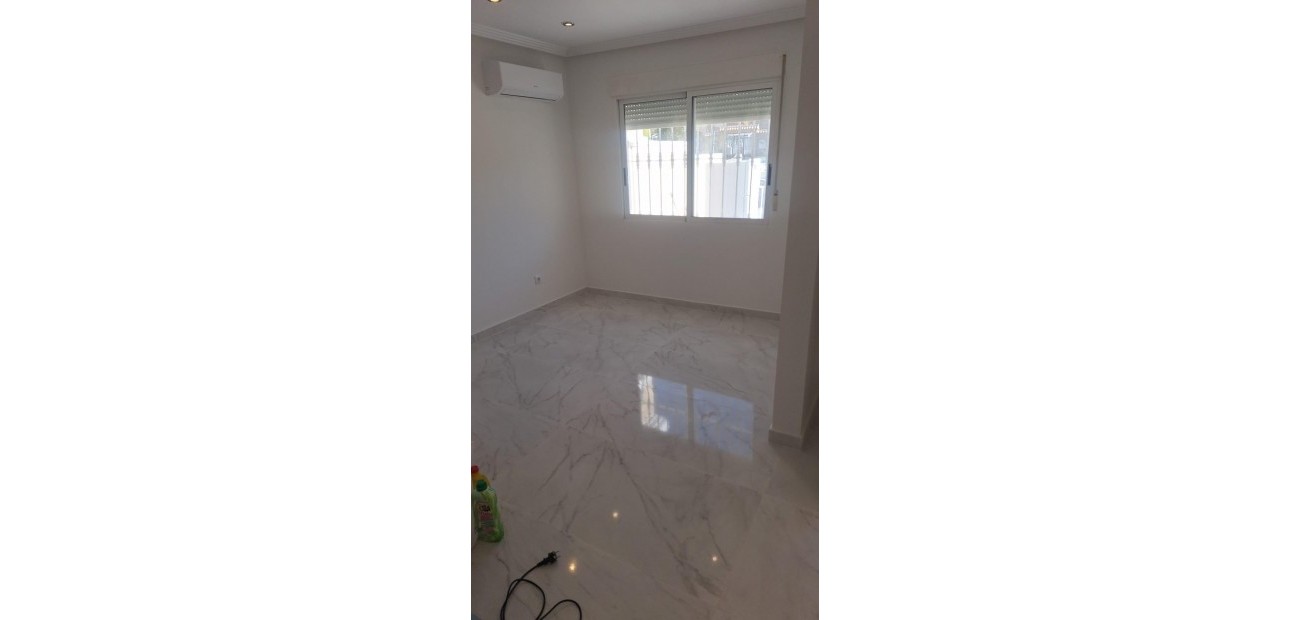 Herverkoop - duplex -
Torrevieja - Aguas Nuevas