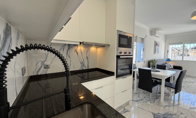 Herverkoop - Semi Detached Villa -
Torrevieja - El Chaparral