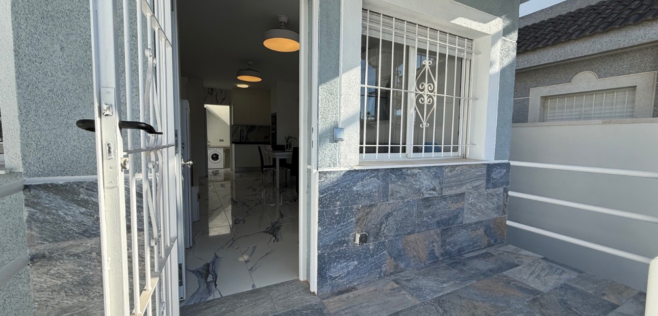 Herverkoop - Semi Detached Villa -
Torrevieja - El Chaparral