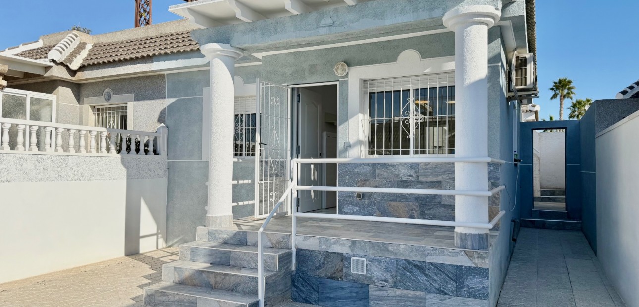 Herverkoop - Semi Detached Villa -
Torrevieja - El Chaparral