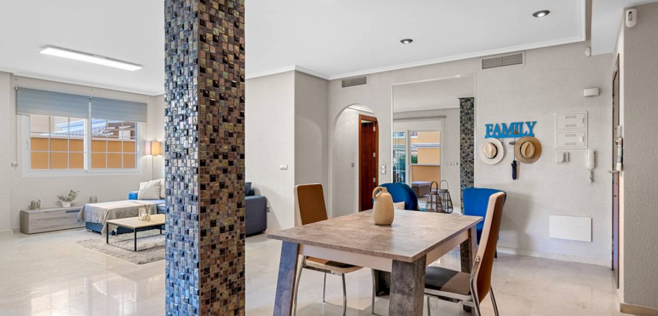 Herverkoop - Appartement / flat -
Cabo Roig