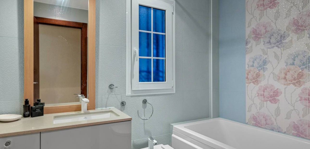 Herverkoop - Appartement / flat -
Cabo Roig