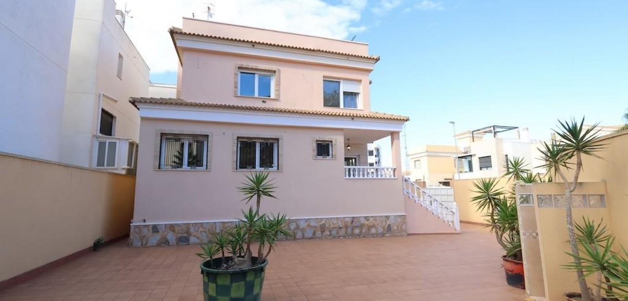 Herverkoop - Villa -
Orihuela Costa - Villamartín-Las Filipinas