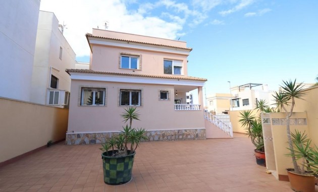 Herverkoop - Villa -
Orihuela Costa - Villamartín-Las Filipinas