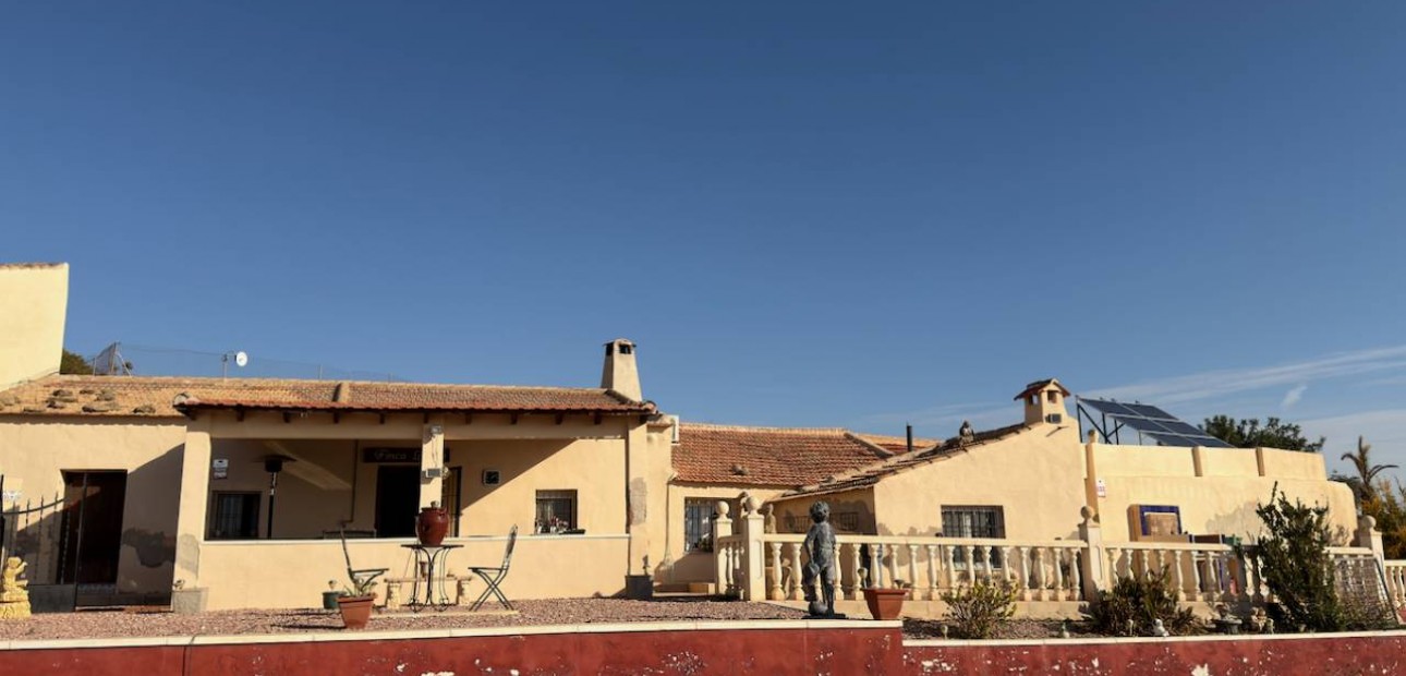 Herverkoop - Finca / Country Property -
Orihuela