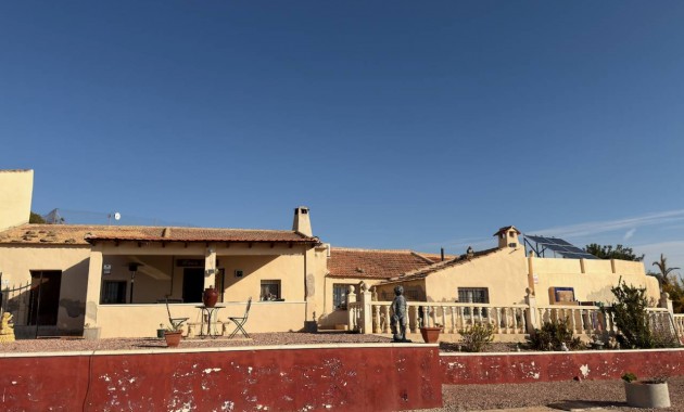 Herverkoop - Finca / Country Property -
Orihuela