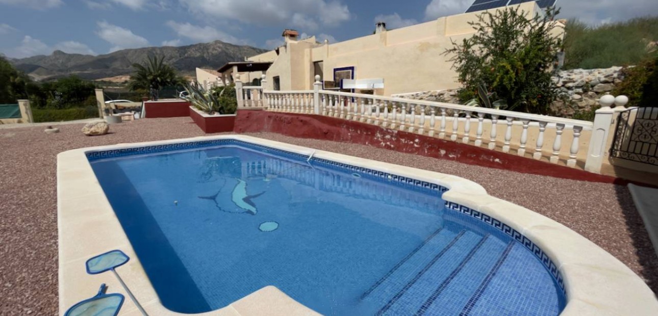 Herverkoop - Finca / Country Property -
Orihuela