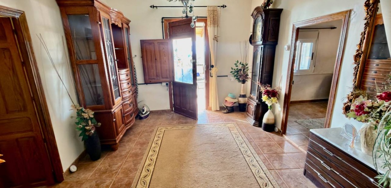 Herverkoop - Finca / Country Property -
Orihuela