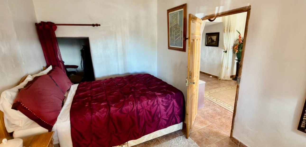 Herverkoop - Finca / Country Property -
Orihuela