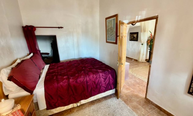 Herverkoop - Finca / Country Property -
Orihuela